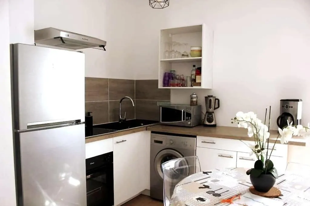 Au Coeur De Saint Chamas Apartment